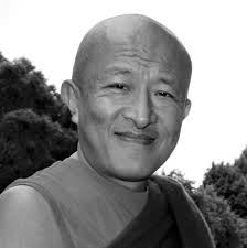 Rinpoche teaching meditation